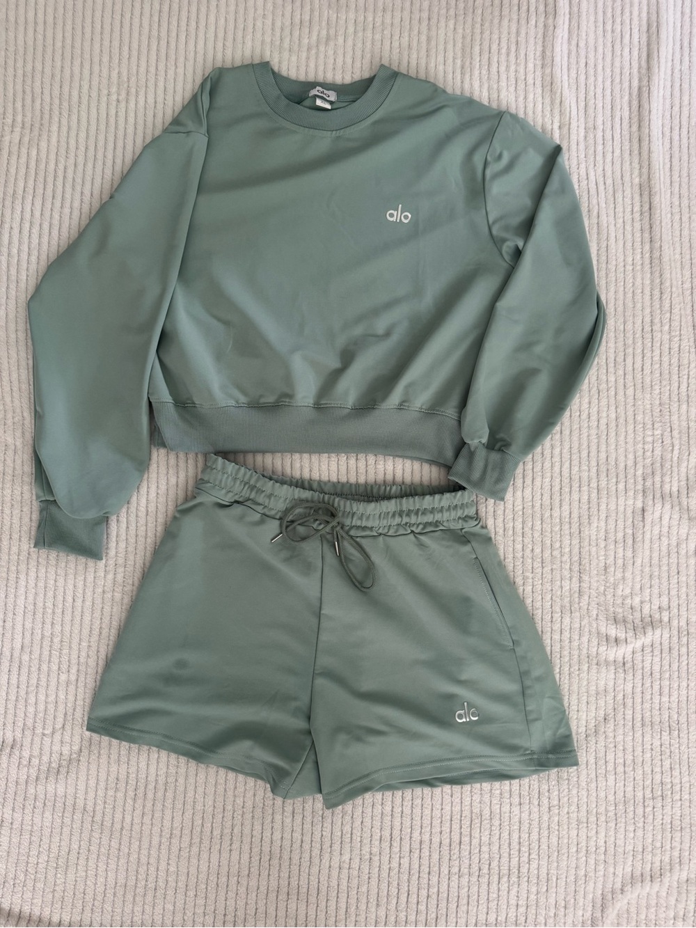 ✨ Alo Yoga Matching 2-Piece Set – Tagged XL / Fits Like US Large 8/10 ✨